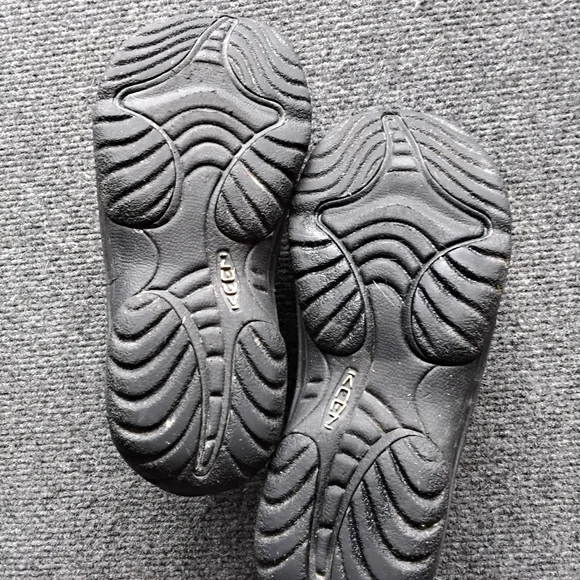 KEEN Women's Casual Tan Slip-Ons - Picture 2 of 4